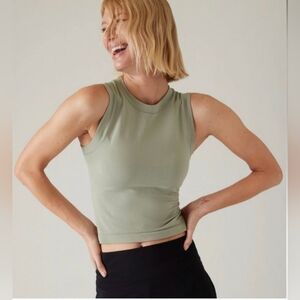 Athleta Renew Muscle Crop Tank Fern Green